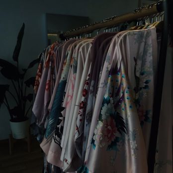 KIM + ONO - Pink kimonos - Women's Clothing Near Me - San Francisco, California KIM + ONO - Pink kimonos - Women's Clothing Near Me - San Francisco, California