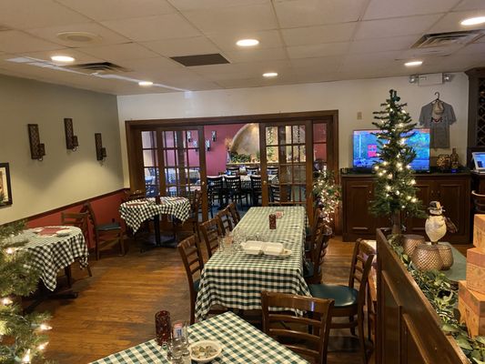 Ann & Tony's by null