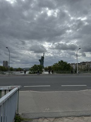 Statue of Liberty by null