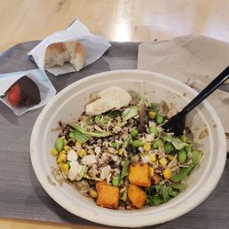 Build your own salad bowl with rice. Build your own salad bowl with rice.