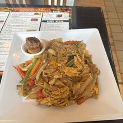 Zangna Thai Cuisine - Drunken noodles with chicken.