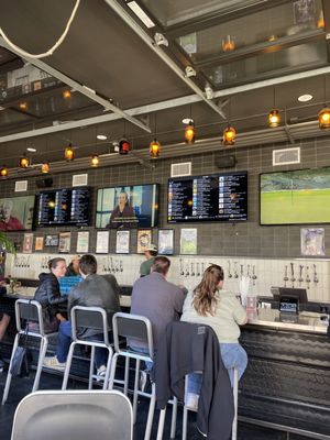 MoJo's Local Tap & Kitchen by null