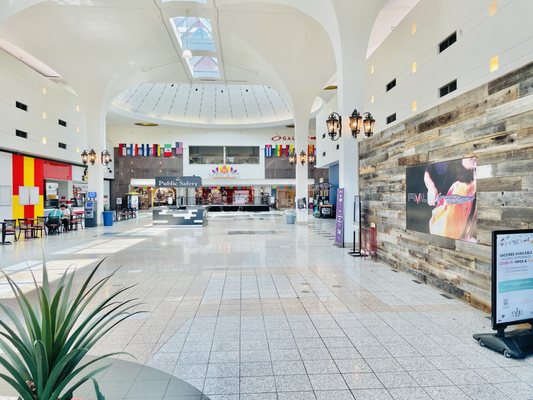Boulevard Mall by null