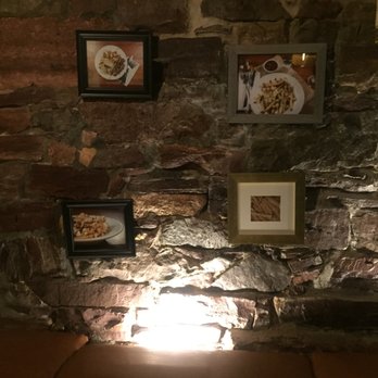 Orlando’s Bar - seats to listen to music - Lounges Near Me - Burlington, Vermont