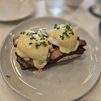 Break + Feast - Brisket eggs benedict - Breakfast & Brunch Near Me - Koloa, Hawaii Break + Feast - Brisket eggs benedict - Breakfast & Brunch Near Me - Koloa, Hawaii