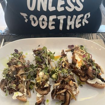 Little Riggs - Mushroom Toast - Breakfast & Brunch Near Me - Branford, Connecticut