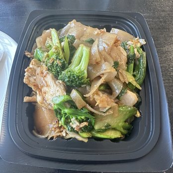 Thai Fusion Noodles - Pad See Ewe - Thai Near Me - Chicago, Illinois