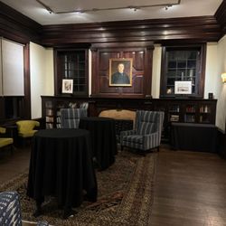 Mansions on Fifth - Meeting room