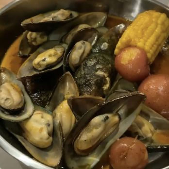Cajun Crab Hut - Green mussels - Cajun/Creole Near Me - St. Augustine, Florida