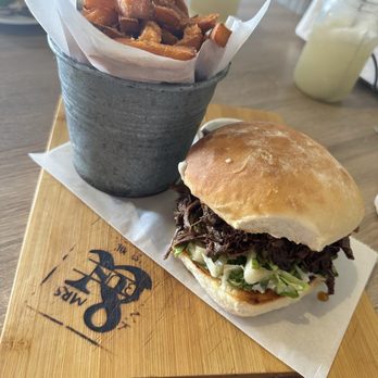 Mr & Mrs Bun - Mr & Mrs Bun - Short Rib Sandwich - Peruvian Near Me - Miami, Florida Mr & Mrs Bun - Mr & Mrs Bun - Short Rib Sandwich - Peruvian Near Me - Miami, Florida