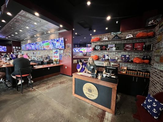 Frank & Teressa's Anchor Bar by null