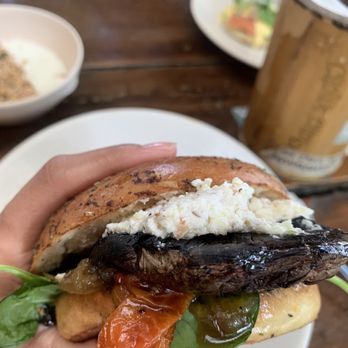 Café Choux Choux - Vegetarian bagel - Bakeries Near Me - Playa del Carmen, ROO
