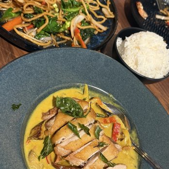 Must Be Thai and Bar - Pad mee hokkien and rawang chicken curry - Thai Near Me - San Jose, California Must Be Thai and Bar - Pad mee hokkien and rawang chicken curry - Thai Near Me - San Jose, California
