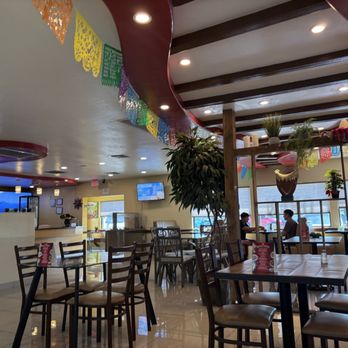 Salsa Verde - Clean, festive and enjoyable in this restaurant! - Mexican Near Me - Tucson, Arizona