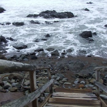 Sand Pebbles Inn - the stairway from the boardwalk down to Moonstone Beach - Hotels Near Me - Cambria, California Sand Pebbles Inn - the stairway from the boardwalk down to Moonstone Beach - Hotels Near Me - Cambria, California