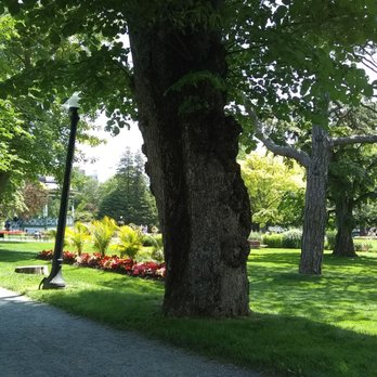 Halifax Public Gardens - Botanical Gardens Near Me - Halifax, Nova Scotia
