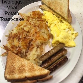 Wilton Cafe - a plate of breakfast foods - Cafes Near Me - Wilton, Iowa