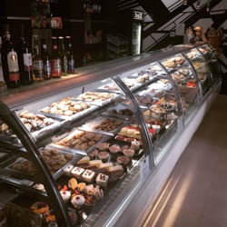 La recomiendo Dolce Bakery es lo máximo. Todo es riquísimo y mientras comemos disfrutamos de unos vídeos musicales bellísimos.