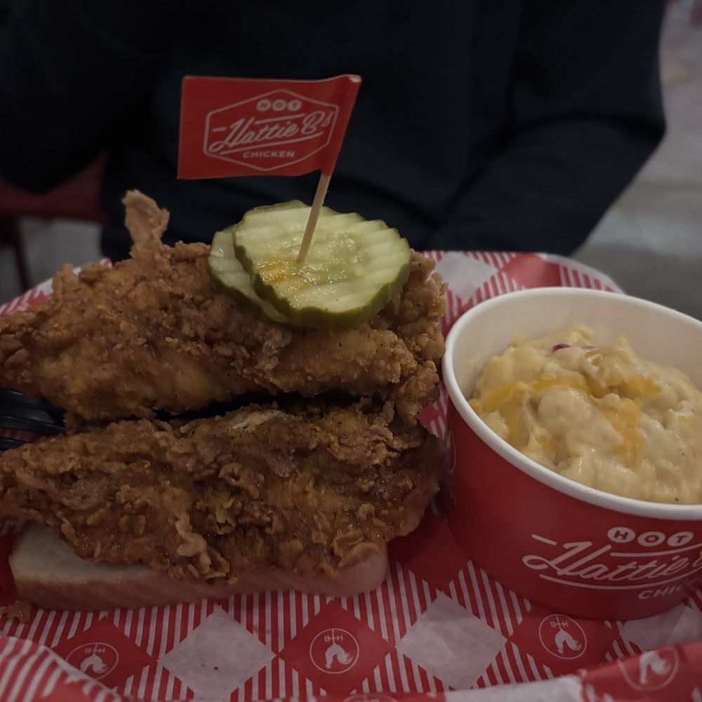 Hattie B's Hot Chicken - Austin - Domain NORTHSIDE - Delicious tenders with Mac and cheese - Southern Near Me - Austin, Texas