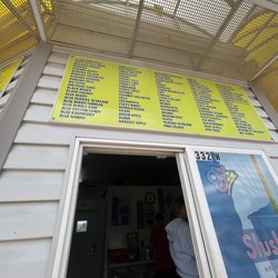 Snow Biz - Serval flavor options, wedding cake and pinã colada are delicious!