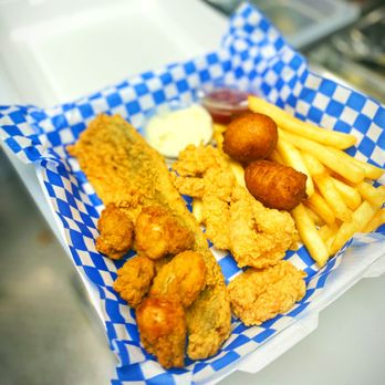 Charleston Fish Fry - a basket of fried fish and fries - Food Trucks Near Me Charleston Fish Fry - a basket of fried fish and fries - Food Trucks Near Me