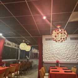 Hidden Gem Restaurant - Dining room
