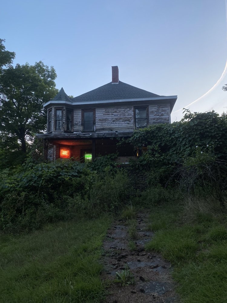 Snyder's Tavern Logo