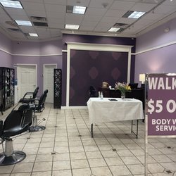 Art of Eyebrows - Waited a half hour watched a ton of people leave nobody here don't waste your time with this place