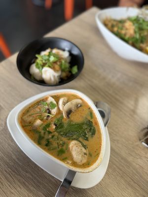 Duke's Pad Thai by null