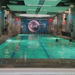 EōS Fitness - Downtown LA - Nice pool