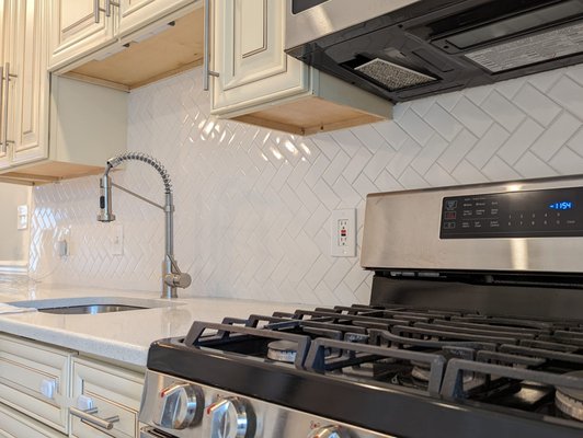 Kitchens - We are a local home remodeling contractor that transforms your dreams into reality. One project at a time. Kitchens - We are a local home remodeling contractor that transforms your dreams into reality. One project at a time.