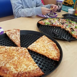 Chuck e Cheese's - Yummy pizza