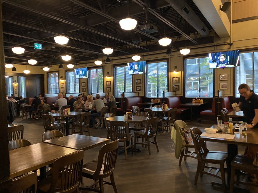 Lion's Head Tavern & Grill