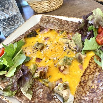 Byoko - Buckwheat breakfast crépe with bacon and a side salad. - Coffee & Tea Near Me - Málaga, Massachusetts