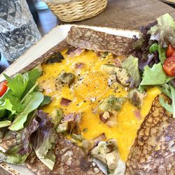 Byoko - Buckwheat breakfast crépe with bacon and a side salad.