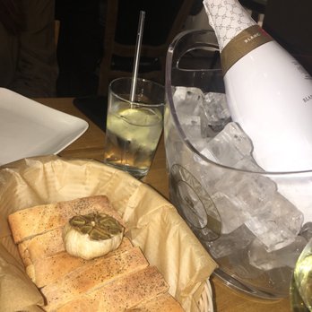 Caffe Concerto - Free Garlic bread - Pizza Near Me - Los Angeles, California