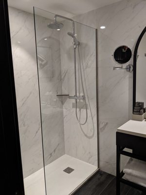 H10 Puerta de Alcalá by null