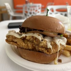 Café 413 - Chicken Sandwich