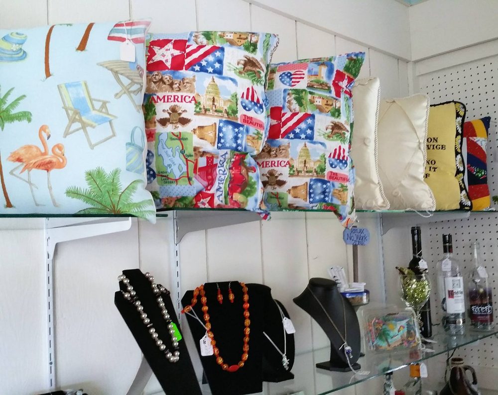 PINE’EER ARTISAN AND GIFT SHOP Updated September 2024 239 Ocean