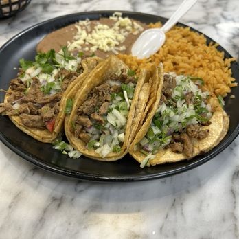 Que Pasa Taqueria - Carne asade tacos w/beans and rice - New Mexican Cuisine Near Me - Royal Oak, Michigan