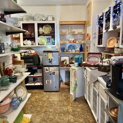 9Lives Boutique - Lots of home goods