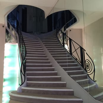 Chanel - The famous Chanel stairs - Cosmetics & Beauty Supply Near Me - Paris, 75 Chanel - The famous Chanel stairs - Cosmetics & Beauty Supply Near Me - Paris, 75