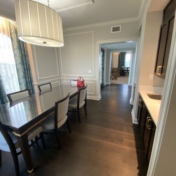 Hotel Carmichael - executive king suite dining - Hotels Near Me - Carmel, Indiana