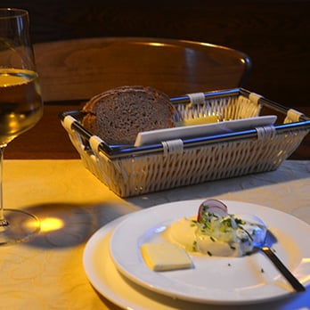 Weinstube Hahn - Weinstube Hahn | Riesling "Zechpeter" vom Minges - Wine Bars Near Me - Leinsweiler, RP