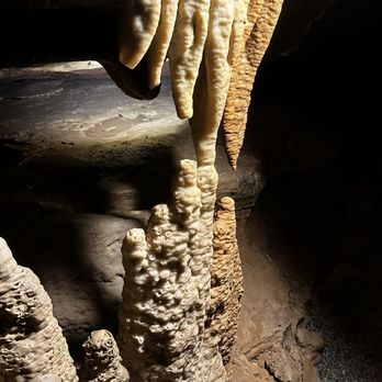 Bluff Dwellers Cave - Museums Near Me - Noel, Missouri