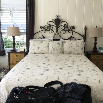 Monarch Cove Inn - The Holiday House bedroom - Hotels Near Me - Capitola, California Monarch Cove Inn - The Holiday House bedroom - Hotels Near Me - Capitola, California