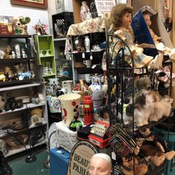 Yankee Flea Market - Interesting displays , so much to look at!