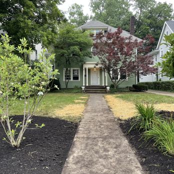 Native Landscapes & Gardens - a path leading to a house - Landscaping Near Me - Chagrin Falls, Ohio Native Landscapes & Gardens - a path leading to a house - Landscaping Near Me - Chagrin Falls, Ohio
