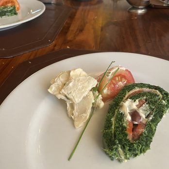 Cambalache - Rolled spinach and artesian potato salad - Argentine Near Me - Cancún, ROO