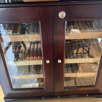 Genisa’s - Wine Bars Near Me - Janesville, Wisconsin